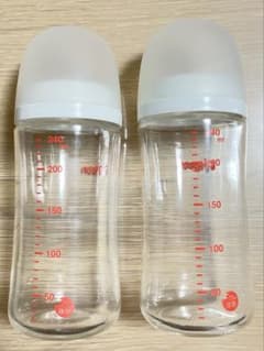 ピジョンPigeon 耐熱ガラス製　母乳実感　哺乳瓶240ml2本セットのサムネイル