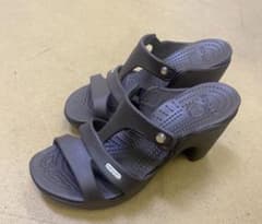 【値下げ】crocs クロックス サイプラス  サンダル ミュール ヒール　W8のサムネイル