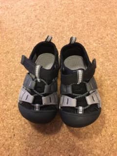 美品 KEEN キーン キッズ サンダル 黒 12.5 13のサムネイル