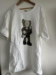 KAWS プリント ホワイトTシャツ Mサイズ