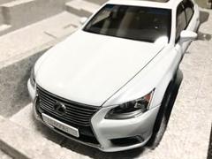 オートアート 1/18 レクサス LS600 ホワイトパール シリアルナンバー付 オートアート 1/18 レクサス LS600 ホワイトパール シリアル