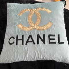 CHANEL CCロゴ刺繍クッションカバー 水色 45cm - メルカリ