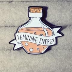 FEMININE ENERGY ボトル ピンバッジのサムネイル