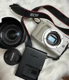 CANON EOS M3 Camera キャノン　カメラ　白のサムネイル