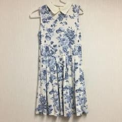 ノースリーブ花柄ワンピースのサムネイル