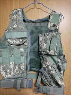 タクティカルベスト　ACU柄のサムネイル