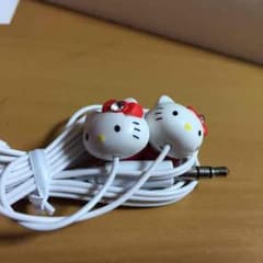 ハローキティ キラキラリボンイヤホンのサムネイル