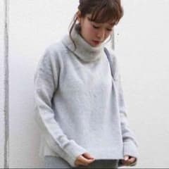 フワフワタートルネックニットのサムネイル
