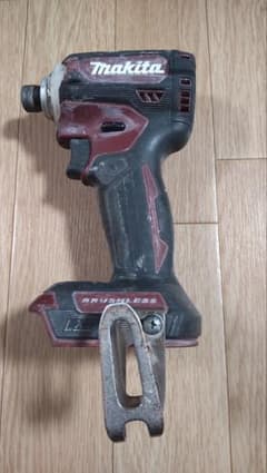 マキタ 18V インパクトドライバー TD171Dジャンクのサムネイル