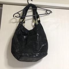 黒い光沢ショルダーバッグ中古品のサムネイル