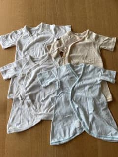 UNIQLOベビー肌着 4枚セットのサムネイル