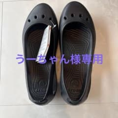 【専用】Crocs kadee ブラック フラットサンダル新品未使用W8サイズのサムネイル