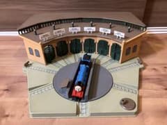 トーマスエンジンコレクション　DX操車場＋ソドー海運会社（おまけ）＋ゴードンのサムネイル