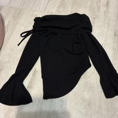オフショルダー 黒 リブ編み トップスのサムネイル