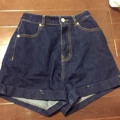ショートパンツのサムネイル