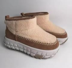 UGG venture daze ultra mini cozy 23cm - メルカリ