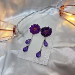 ピアス イヤリング ハンドメイド レジン 紫 花 パープル フラワーのサムネイル