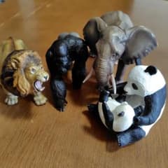 動物フィギュアセット（ライオン・ゴリラ・ゾウ・パンダ）のサムネイル