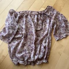 重ね着　カットソー　花柄のサムネイル