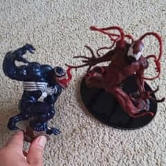 ヴェノムとカーネージ フィギュアのサムネイル
