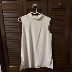 UNIQLO⭐︎ノースリーブ白のサムネイル