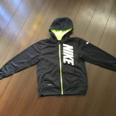 ナイキ　NIKE  パーカー  140センチのサムネイル