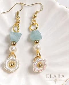 ハンドメイドピアス 天然石 水色 フラワー パール ゆらゆら上品 大人可愛いのサムネイル