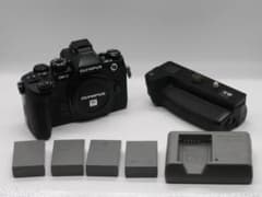 OLYMPUS OM-D E-M1 HLD-7 バッテリー4個のサムネイル