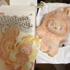POPMART ラブブ　HAPPINESS ぬいぐるみのサムネイル