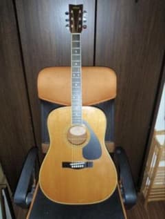 YAMAHA FG-200D 檄鳴り 外観の ラッカー塗装の劣化による模様あり YAMAHA FG-200D 檄鳴り 外観のラッカー塗装の劣化による模様あり