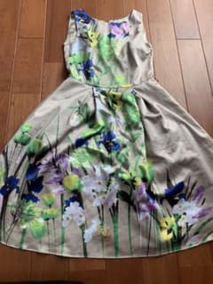 花柄ワンピースのサムネイル