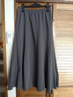 UNIQLO フレアロングスカート L グレー ¥2,990のサムネイル