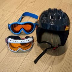 子供用ヘルメットとゴーグルセットのサムネイル