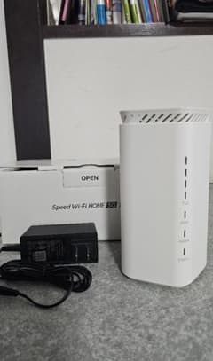 Speed Wi-Fi HOME 5G 本体のサムネイル