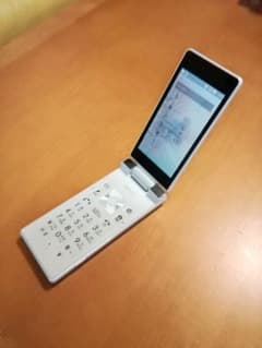 Yモバイル ガラケー AQUOSのサムネイル