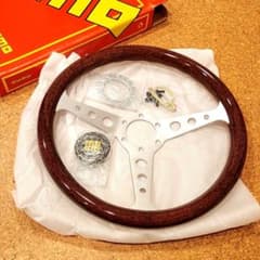 ゴ*イ様 momo INDY ウッドステアリング ※外箱に傷凹み - メルカリ