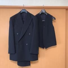 【MEN'S   TENORAS】スリーピースセットアップスーツのサムネイル