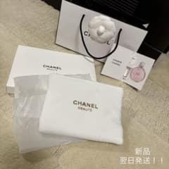 CHANEL ノベルティポーチ　香水サンプル付きのサムネイル