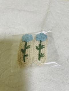 花刺繍ヘアクリップ クリーム色 水色のサムネイル