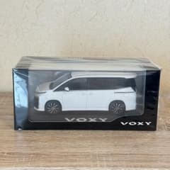 非売品】トヨタ ヴォクシー プラチナホワイトパールマイカ 1/30 - メルカリ