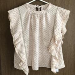 ⭐️お値下げしました❗️⭐️【新品・未使用タグ付き】Ag+ ドット柄フリルブラウスのサムネイル