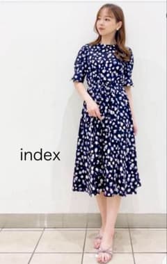 【index 】フローラルパターン タックフレアワンピースのサムネイル