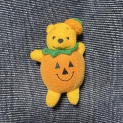 希少 ディズニー プーさん ハロウィン かぼちゃ ぬいぐるみバッジ