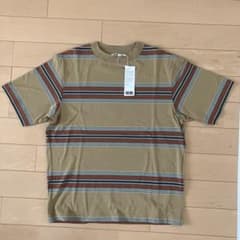 新品　ユニクロＴシャツのサムネイル