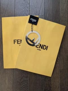 FENDI ショップ袋　ロゴチャーム付き