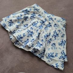 フレアスカート 白地に青い花柄のサムネイル