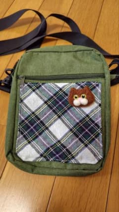 猫モチーフ付き チェック柄 ショルダーバッグ カーキのサムネイル