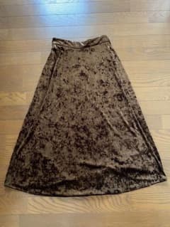 新品未使用✨【GU】ベルベットフレアスカート　ウエストゴムMのサムネイル