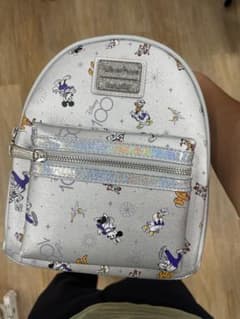 Loungefly Disney 100周年記念 リュックのサムネイル