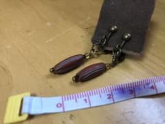 ヴィンテージ ビーズのイヤリング茶のサムネイル